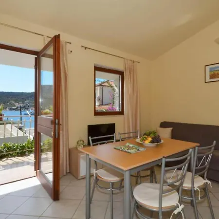 Nina - Two Bedroom With Balcony A1 公寓 Vinišće
