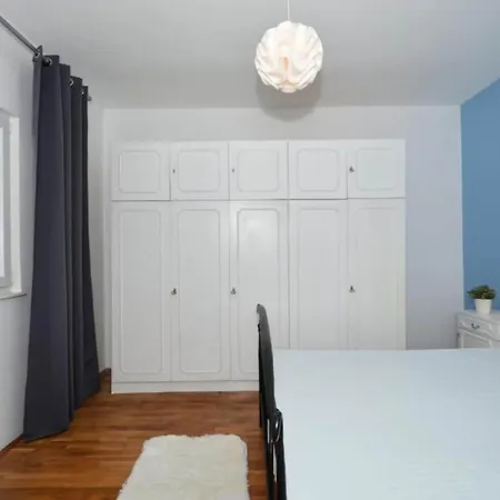 Nina - Two Bedroom With Balcony A1 *