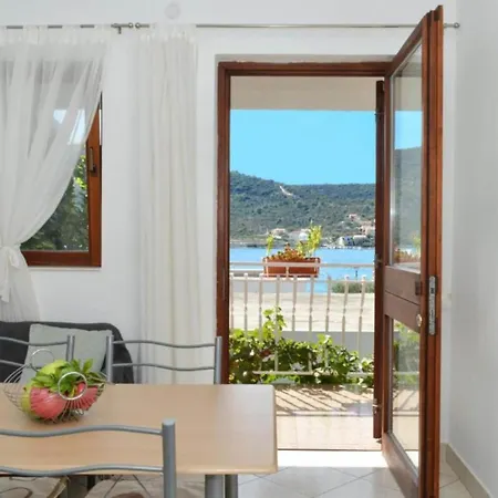 Nina - Two Bedroom With Balcony A1 公寓 Vinišće