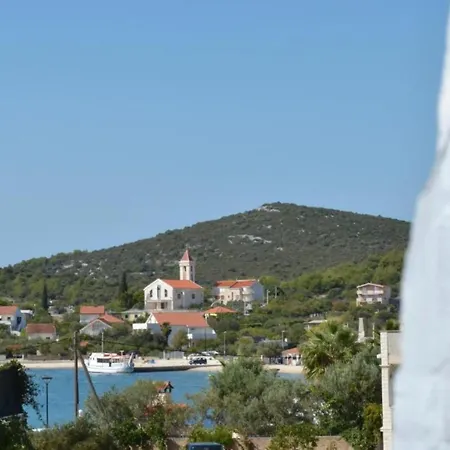 Nina - Two Bedroom With Balcony A1 公寓 Vinišće