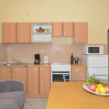 Nina - Two Bedroom With Balcony A1 Apartment