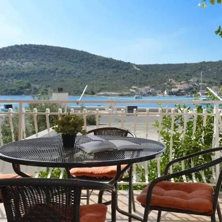 Apartment Nina - Two Bedroom With Balcony A1 Vinisce