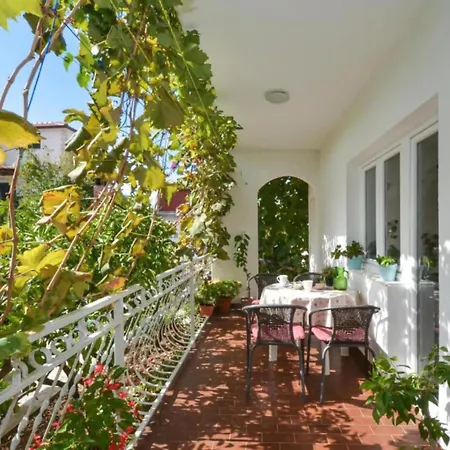 Nina - Two Bedroom With Balcony A1 Apartment *